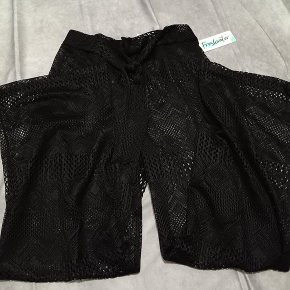 NWT Freshwater Crochet pants - Picture 9 of 9
